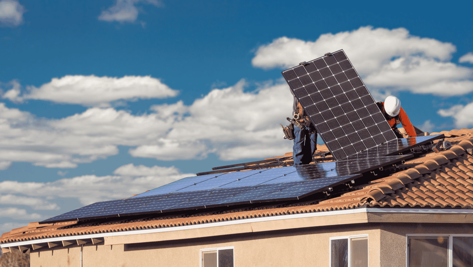 Pose de panneaux solaires réalisée par un professionnel local.